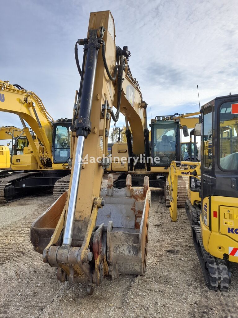 ερπυστριοφόρος εκσκαφέας Caterpillar 323DL